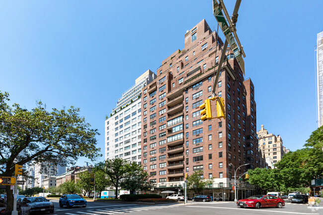 Foto del edificio - 710 Park Ave