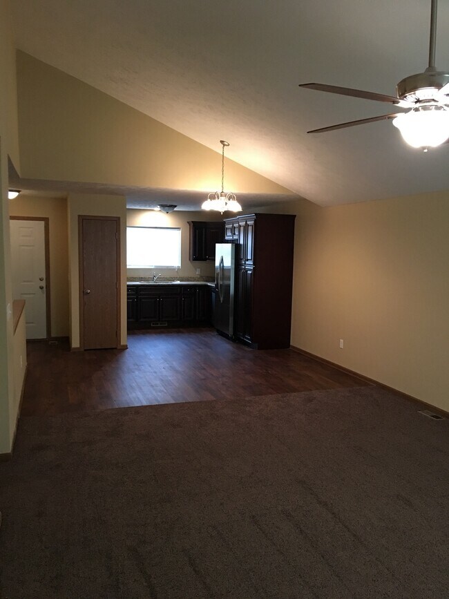 Foto del edificio - Newer Construction Home in Excellent Famil...