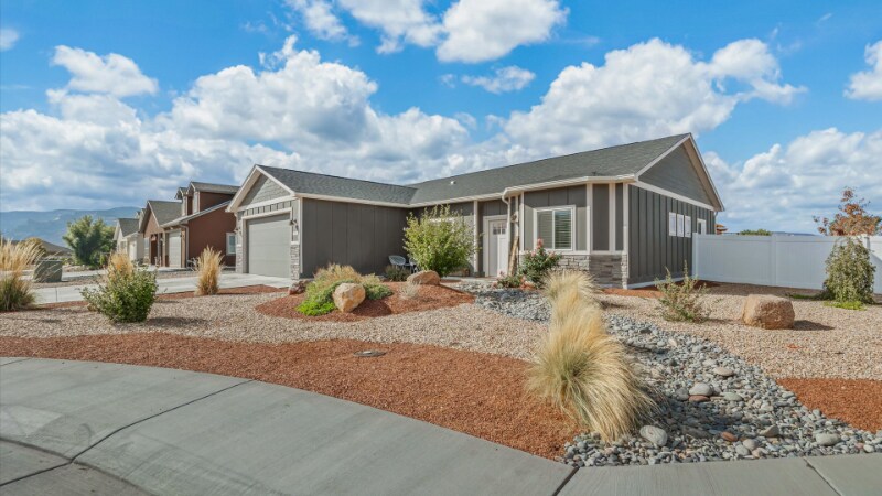 Foto principal - 833 Adams Drive