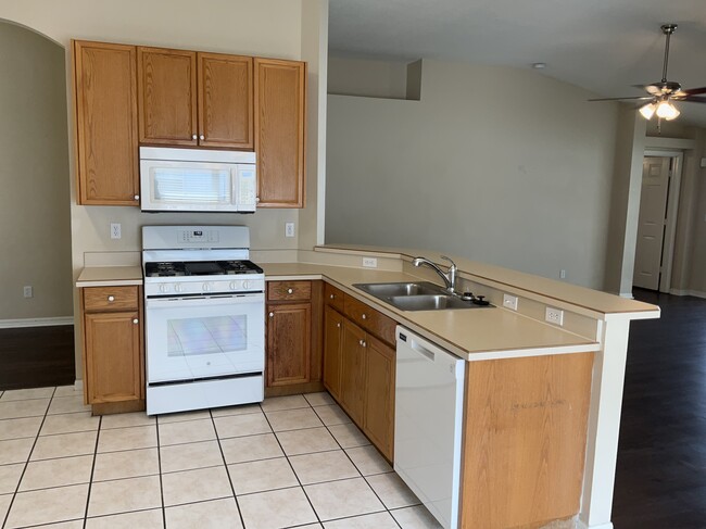 Building Photo - 10612 Logan Chase Ln