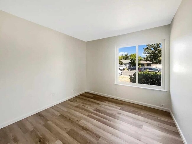 Foto del edificio - 3023 Rosemont Dr