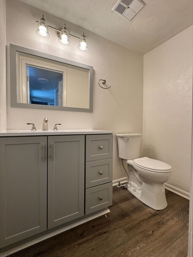 Foto del edificio - Beautiful 3 Bedroom 3 Bath home $2275