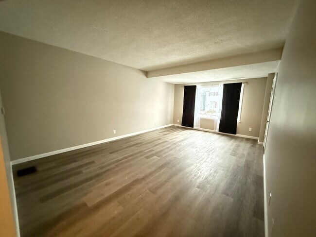 Foto del edificio - 380 Falconer St.