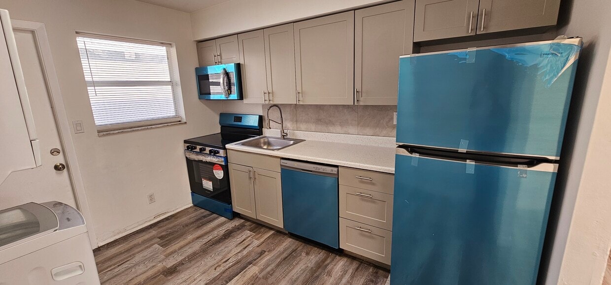 Foto principal - 1051 NW 27th Ave