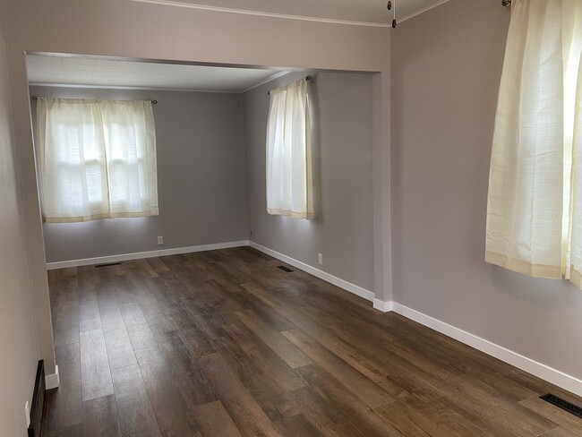 LIving Room - 403 Webster St