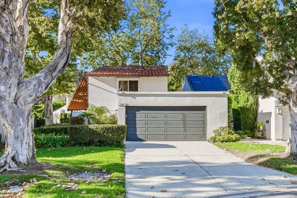 Primary Photo - Rare Free-Standing Bluffs Z Plan – Largest...