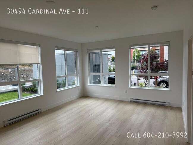 Photo du bâtiment - Brand New Condo at Highstreet Village