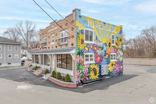 Building Photo - 141 Bridge St