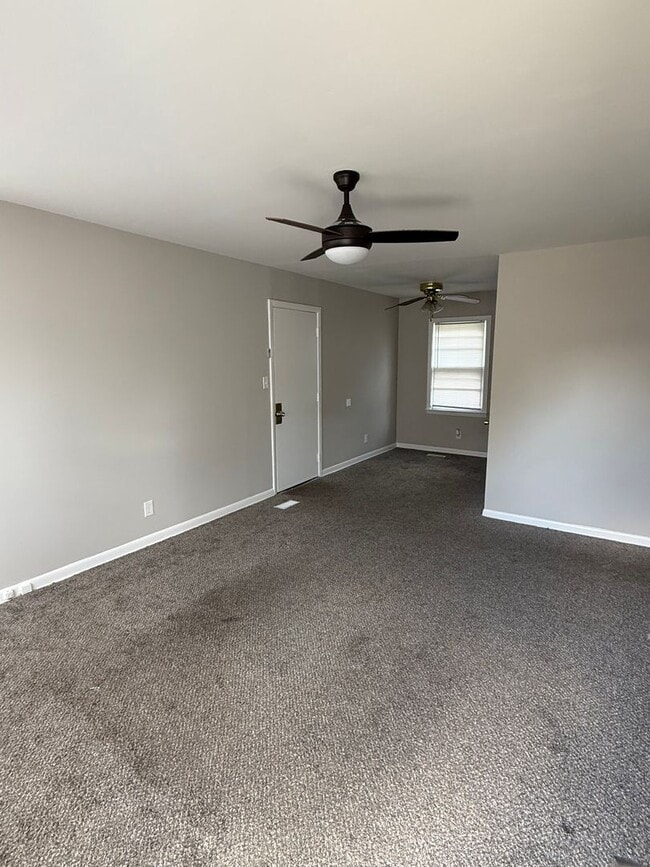 Building Photo - Charming 3-Bedroom Home in Spring Lake, NC