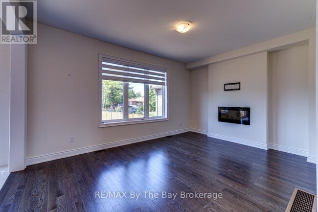 Building Photo - 19 Beatrice Dr