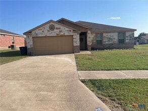 Building Photo - 2804 Hector Dr