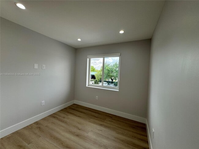 Building Photo - 161 Bentley Dr