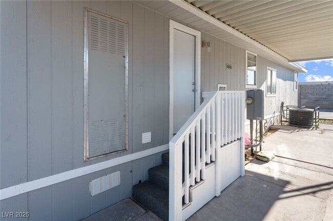 Building Photo - 6155 E Carey Ave