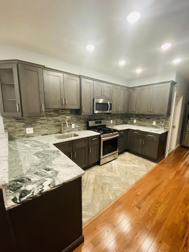 Building Photo - 164 Avenue B