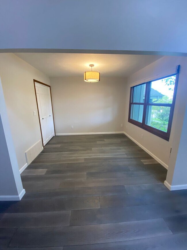 Building Photo - BEAUTIFUL 2 Bed 1.5. Bath Townhome in Can't Beat South Boulder Location