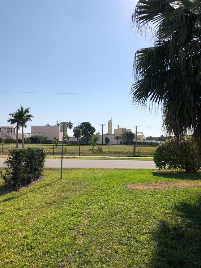 Foto del edificio - 1449 N 14th Way