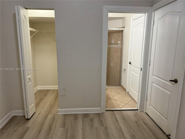 Foto del edificio - 1048 NE 30th Ave