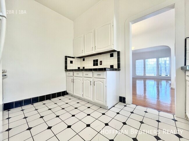 Building Photo - 508 1/2 N Genesee Ave Los Angeles, CA 90036