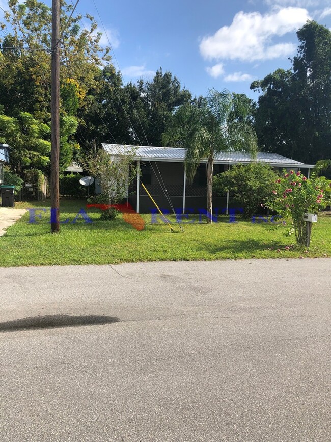 Building Photo - **3/2 Renovated manufactured home**