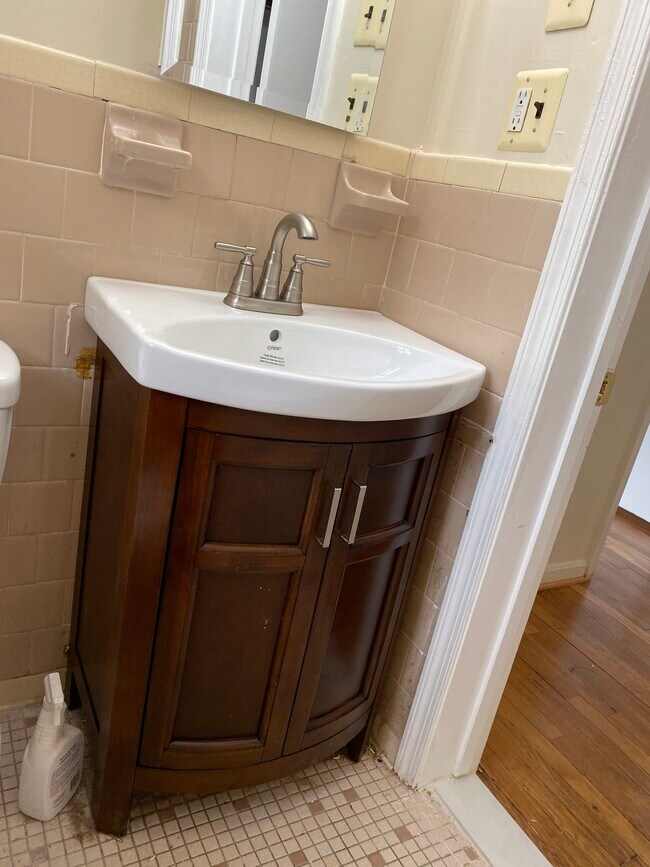 baño - 3800 W St SE