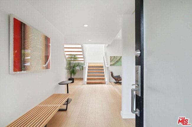 Foto del edificio - 2418 Canyon Oak Dr