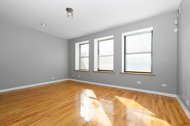 Foto del edificio - Beautiful 2Bed/1Bath in South Shore!