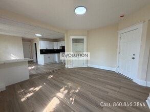 Building Photo - 906-908-908 Park St