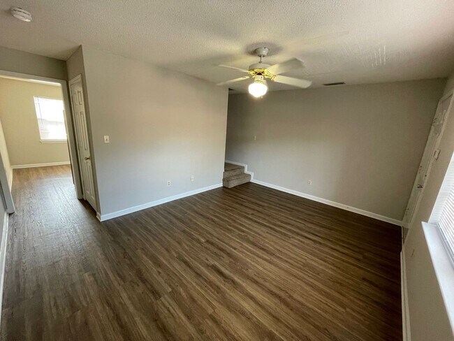 Foto del edificio - PRE-LEASING FOR AUGUST 7 2026!