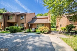 Building Photo - 5567 Suffield Ct