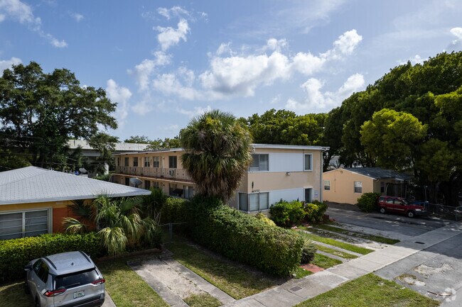 Foto del edificio - 2150 SW 26th St
