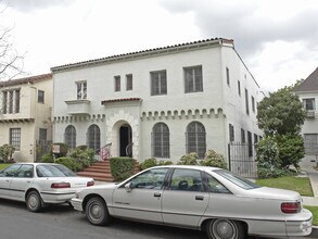 Building Photo - 355 - 357 N Orange Grove Ave