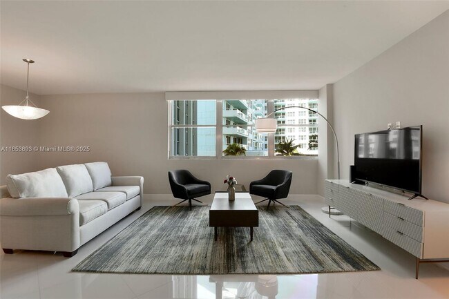 Foto del edificio - 5055 Collins Ave