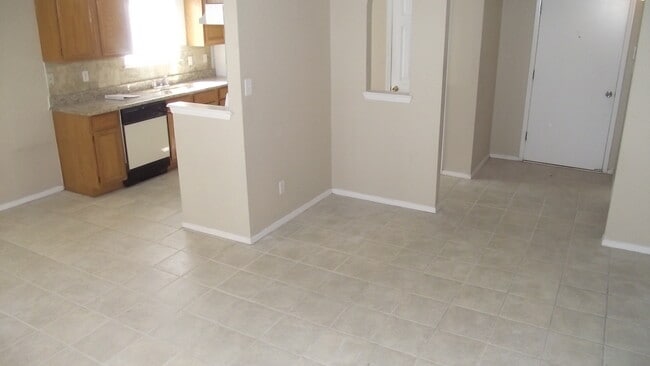 Building Photo - East El Paso 3 bed Refrig A/C!