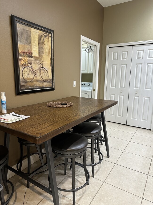 Building Photo - 8667 Villanova Dr