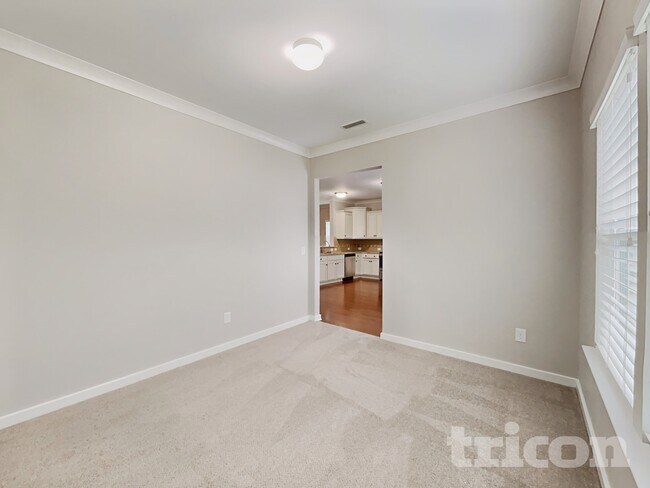 Building Photo - 513 Soaring St