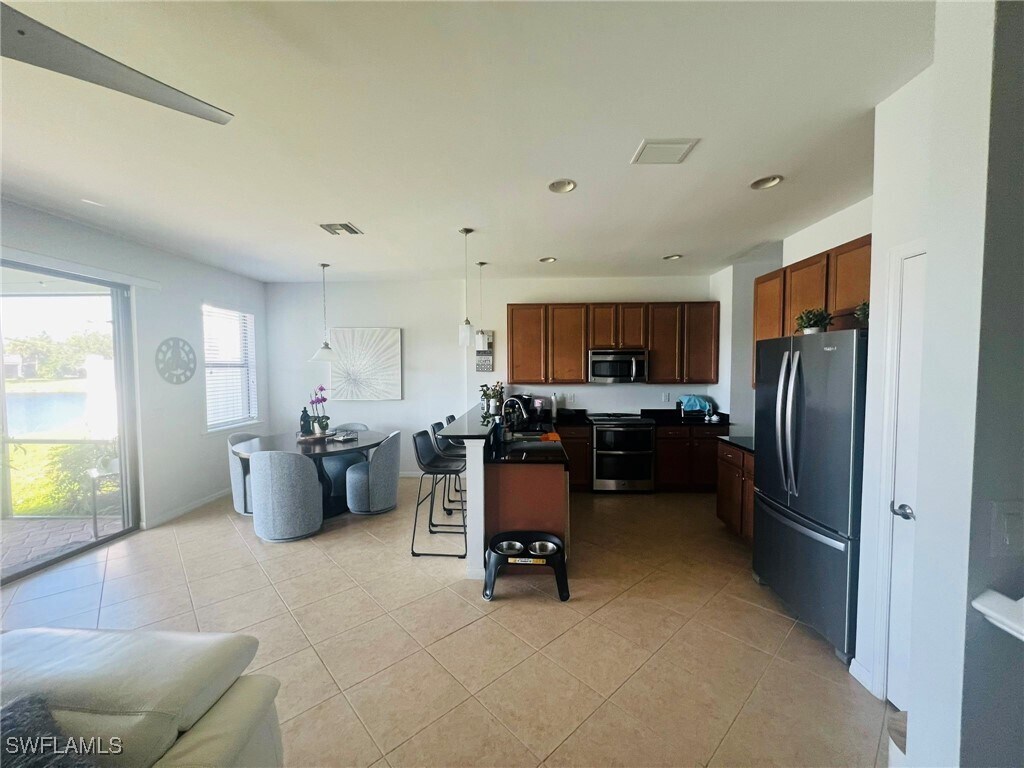 Foto del edificio - 14780 Sutherland Ave