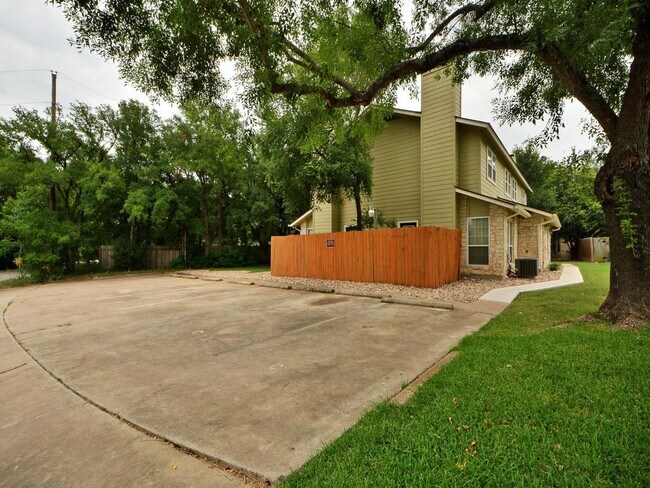 Building Photo - 1501 Allen Rd