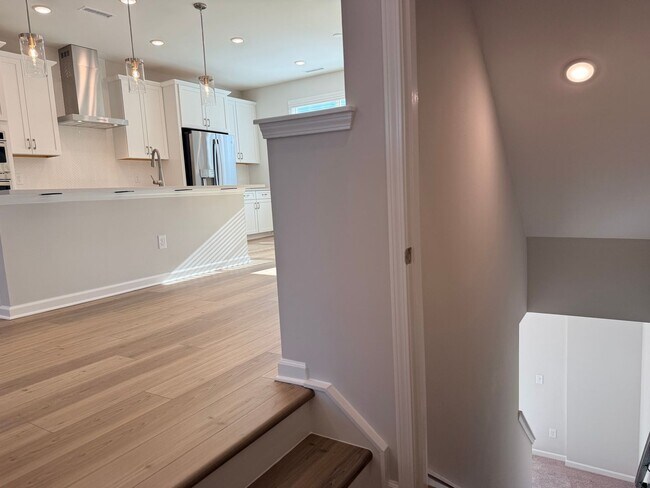 Foto del edificio - AMAZING Residence, Near Educational Facilities, With Wonderful Amenities!