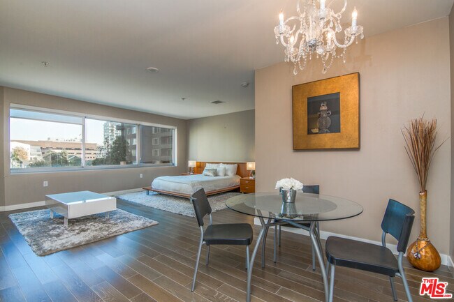 Foto del edificio - 901 Flower St