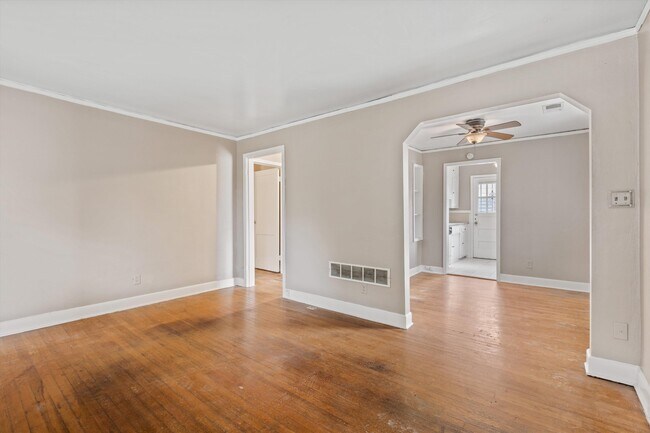 Foto del edificio - 3684 Marion Ave