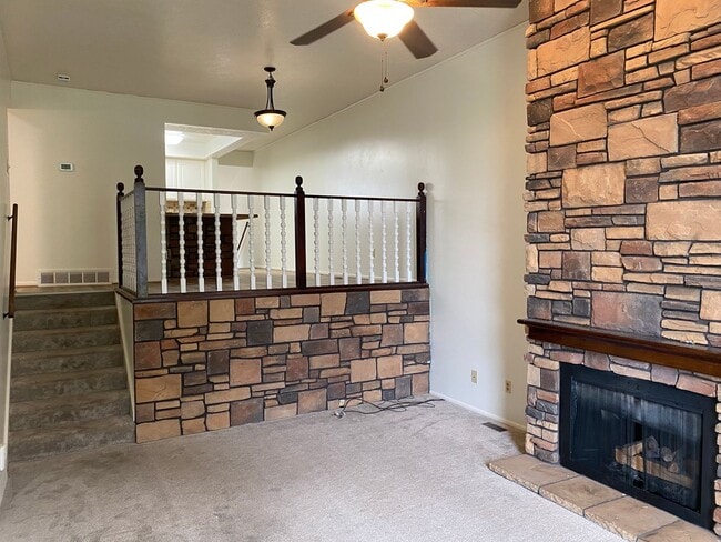 Building Photo - 2 Weeks Rent Free! Spacious 4 Bed, 3 Bath Condo in South Ogden