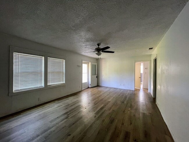 Building Photo - Spacious 1,400 Sq Ft Family Home in Lamesa – Space & Privacy Combined!