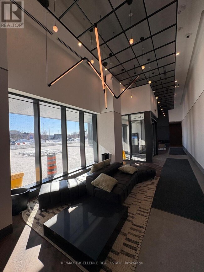 Photo du bâtiment - 1007 The Queensway