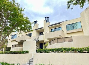 Building Photo - 13115 Le Parc Blvd