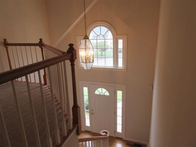 Building Photo - 4635 Villa Chase Dr NE