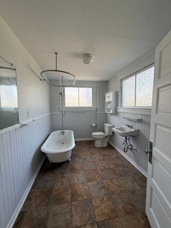 Foto del edificio - Super cool Apartment in Historic Home Near Downtown