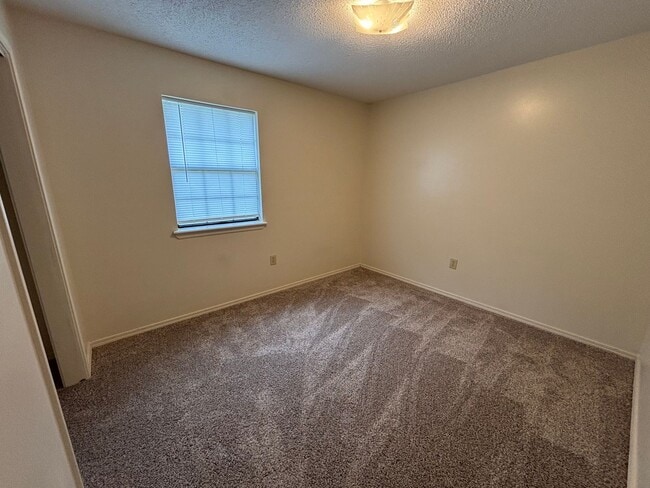Building Photo - 311 N Joplin Ave