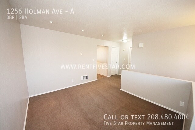 Building Photo - Spacious Duplex In Prime Location! Visit r...