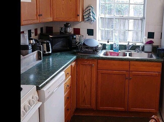 Nice kitchen - 914 SW 8th Ln
