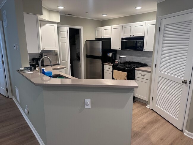 Building Photo - 4609 Tudor Dr